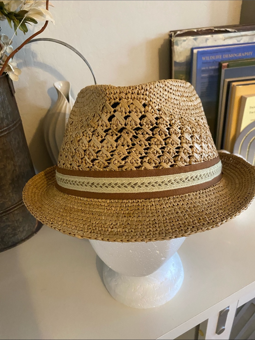 Tommy Bahama 100% Raffia Fedora with Brown and Cream Band size Large